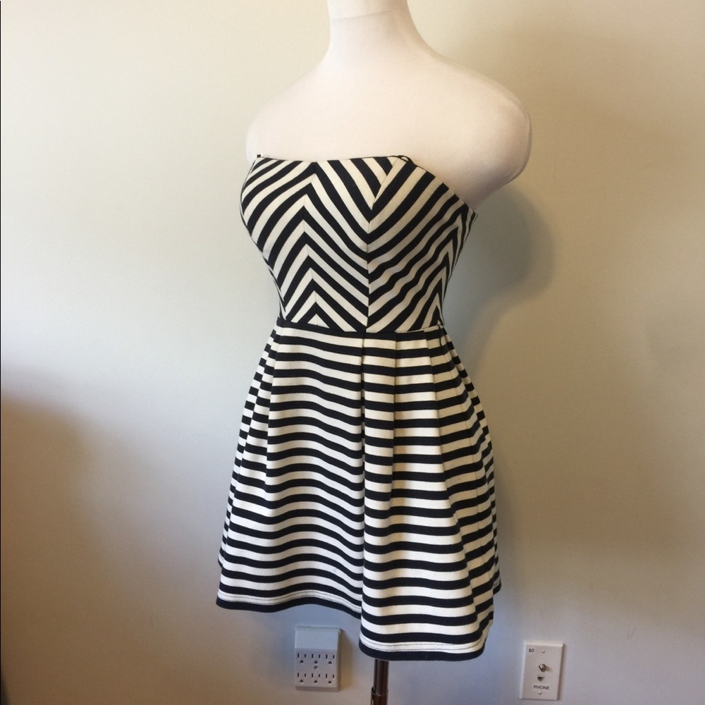 $20 adorable strapless navy striped dress